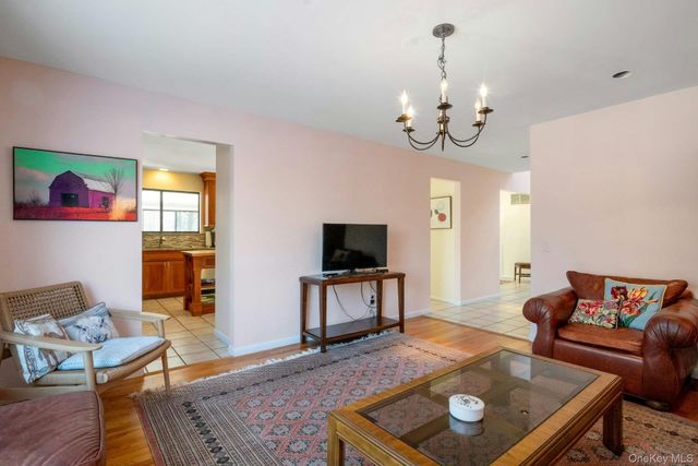 637 Long Hill Road W, Briarcliff Manor, NY 10510