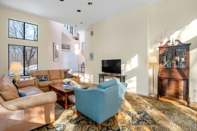 637 Long Hill Road W, Briarcliff Manor, NY 10510