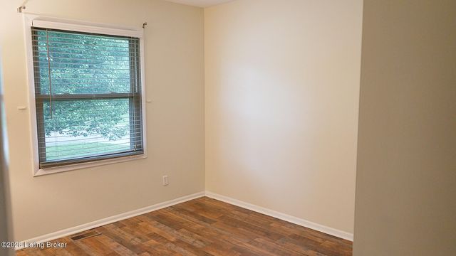 6703 Barbrook Rd, Louisville, KY 40258
