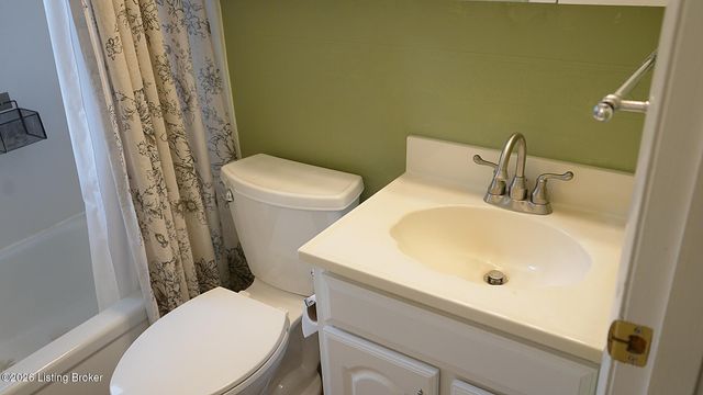 6703 Barbrook Rd, Louisville, KY 40258