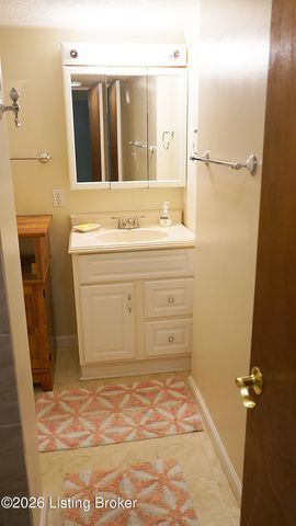 6703 Barbrook Rd, Louisville, KY 40258