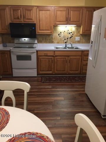 6703 Barbrook Rd, Louisville, KY 40258