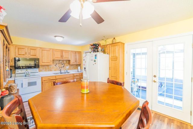 6703 Barbrook Rd, Louisville, KY 40258