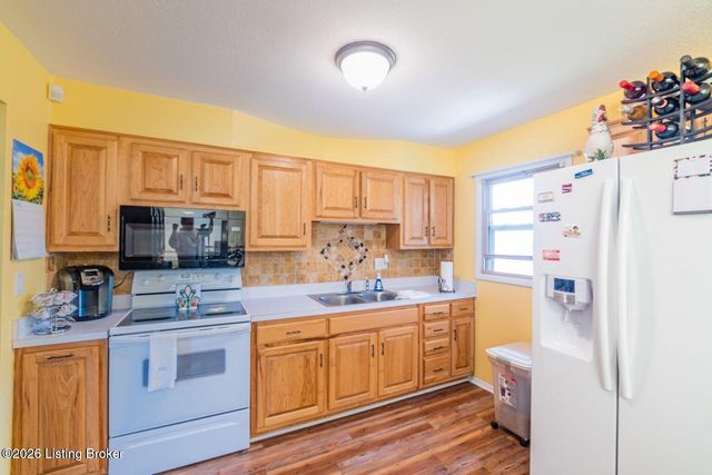 6703 Barbrook Rd, Louisville, KY 40258