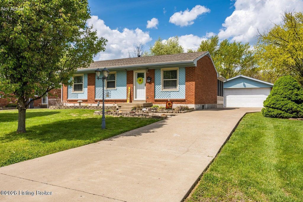 6703 Barbrook Rd, Louisville, KY 40258