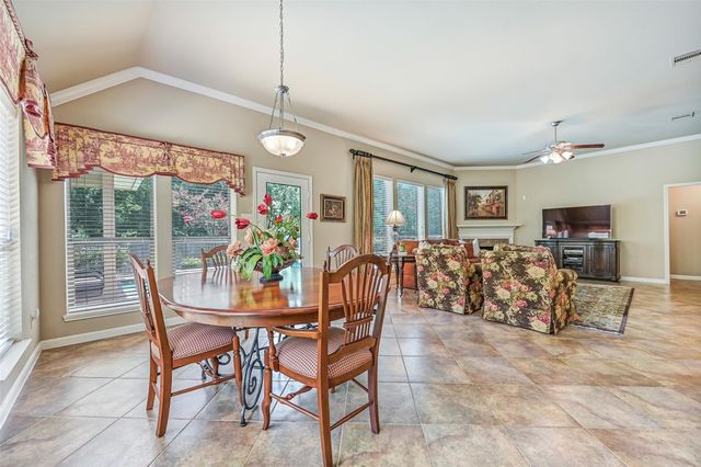 2427 Pioneer Oaks Drive, Fresno, TX 77545