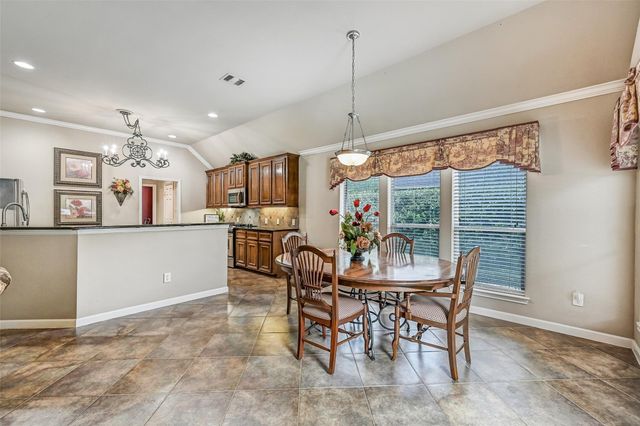 2427 Pioneer Oaks Drive, Fresno, TX 77545