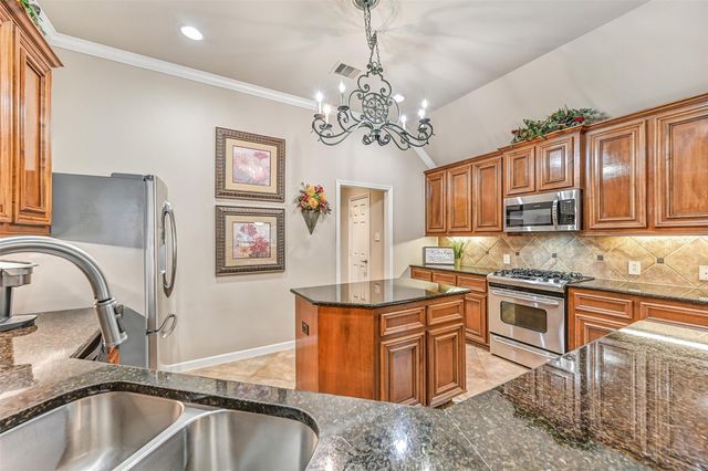 2427 Pioneer Oaks Drive, Fresno, TX 77545