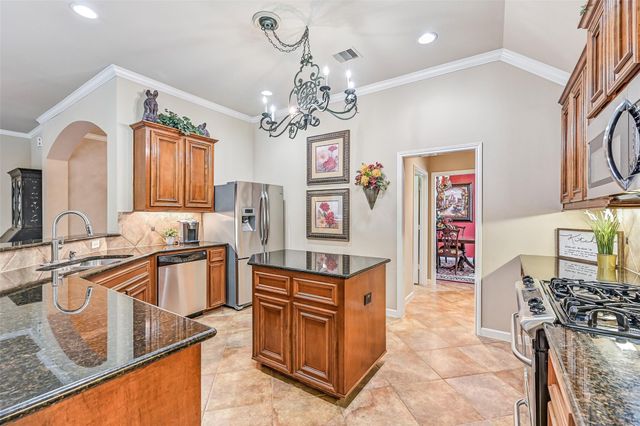 2427 Pioneer Oaks Drive, Fresno, TX 77545