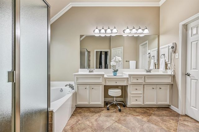 2427 Pioneer Oaks Drive, Fresno, TX 77545