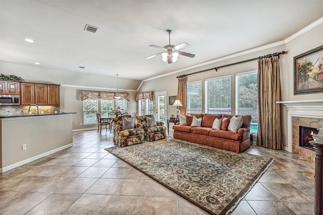 2427 Pioneer Oaks Drive, Fresno, TX 77545
