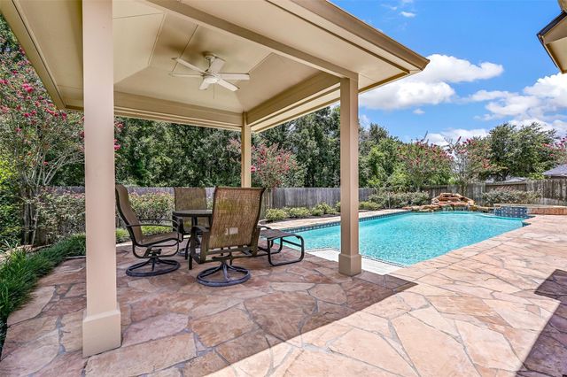 2427 Pioneer Oaks Drive, Fresno, TX 77545