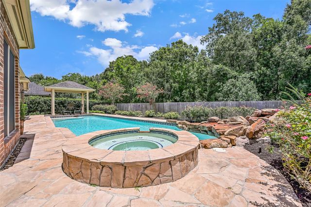 2427 Pioneer Oaks Drive, Fresno, TX 77545