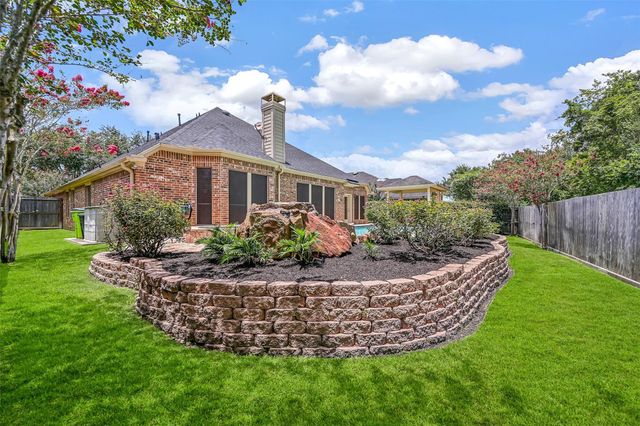 2427 Pioneer Oaks Drive, Fresno, TX 77545