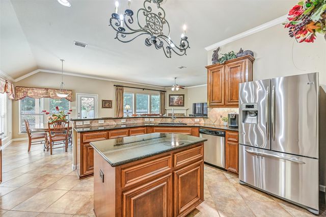 2427 Pioneer Oaks Drive, Fresno, TX 77545