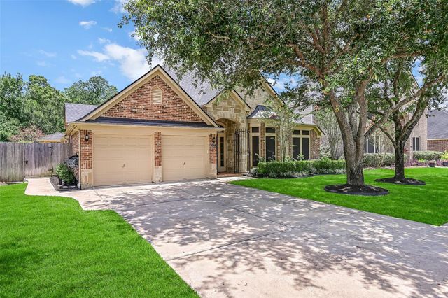 2427 Pioneer Oaks Drive, Fresno, TX 77545