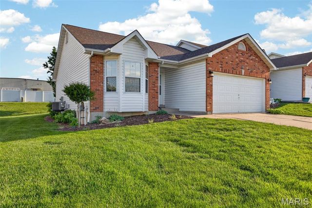 1043 Arlington Way, Warrenton, MO 63383