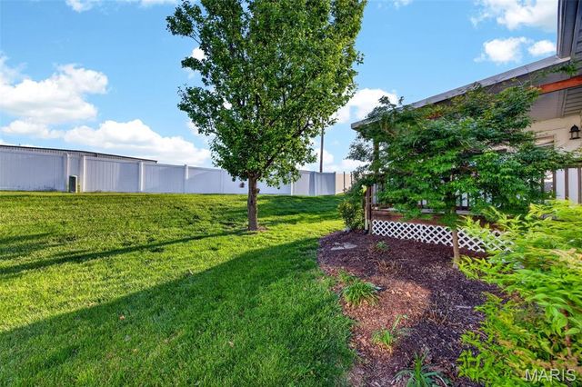 1043 Arlington Way, Warrenton, MO 63383