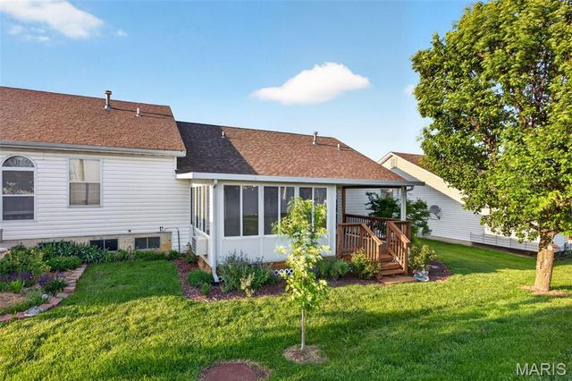 1043 Arlington Way, Warrenton, MO 63383