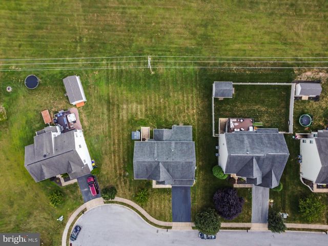 2538 BROWNSTONE CT, Dover, PA 17315