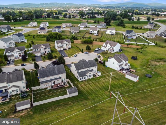 2538 BROWNSTONE CT, Dover, PA 17315
