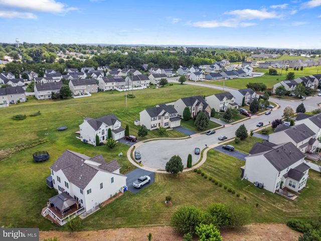 2538 BROWNSTONE CT, Dover, PA 17315
