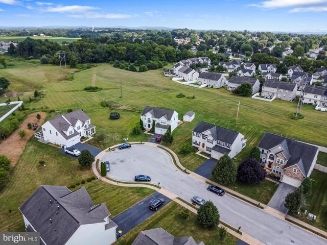 2538 BROWNSTONE CT, Dover, PA 17315