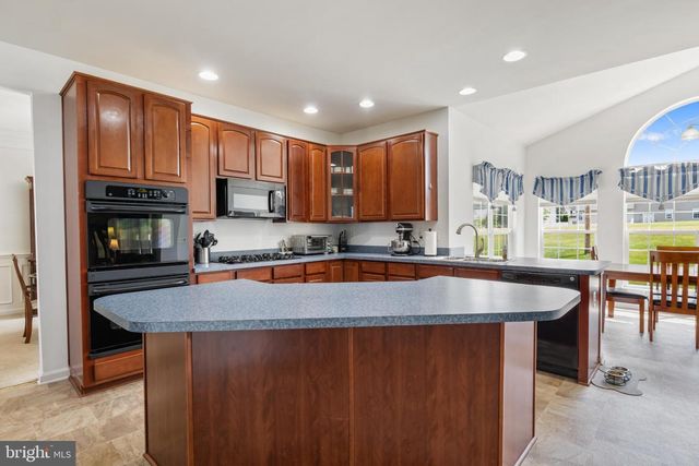 2538 BROWNSTONE CT, Dover, PA 17315