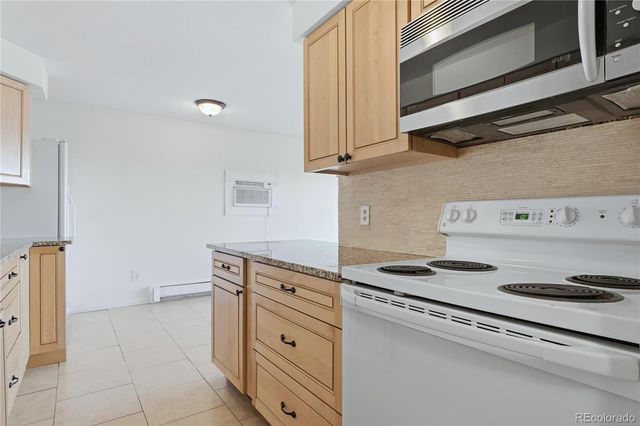 561 Geneva Street 305, Aurora, CO 80010