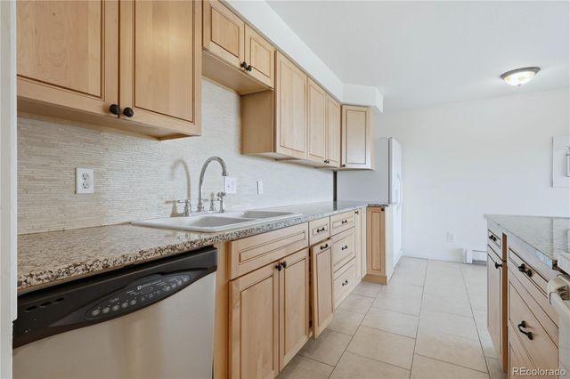 561 Geneva Street 305, Aurora, CO 80010