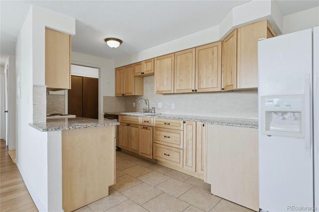 561 Geneva Street 305, Aurora, CO 80010