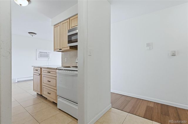 561 Geneva Street 305, Aurora, CO 80010