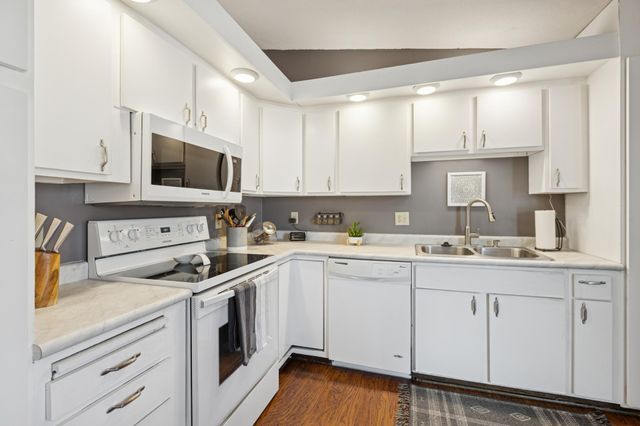 8148 Brandywine Parkway, Brooklyn Park, MN 55444