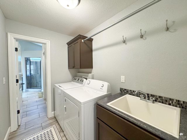 3720 Deakon Drive, Manhattan, KS 66503