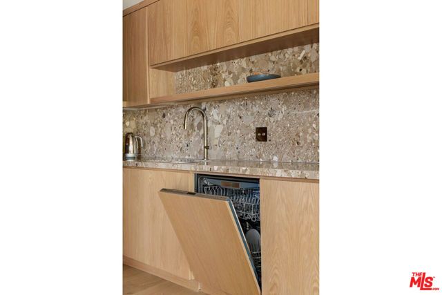 9061 Keith Avenue 307, West Hollywood, CA 90069