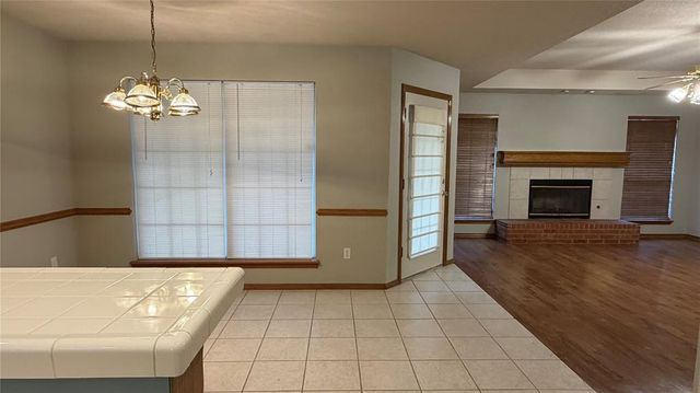 519 Sparrow Hawk Street, Edmond, OK 73003