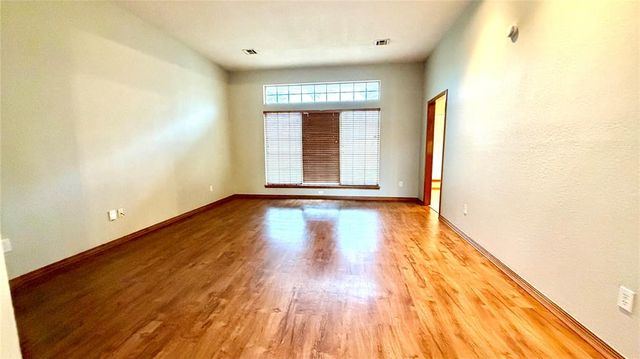 519 Sparrow Hawk Street, Edmond, OK 73003