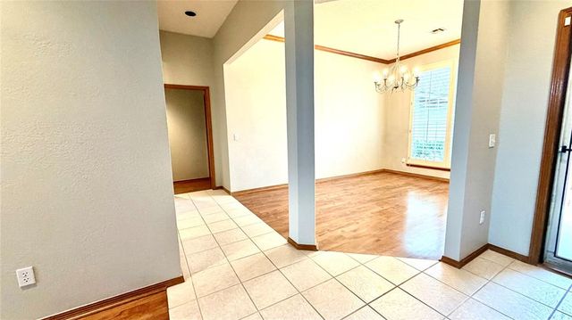 519 Sparrow Hawk Street, Edmond, OK 73003