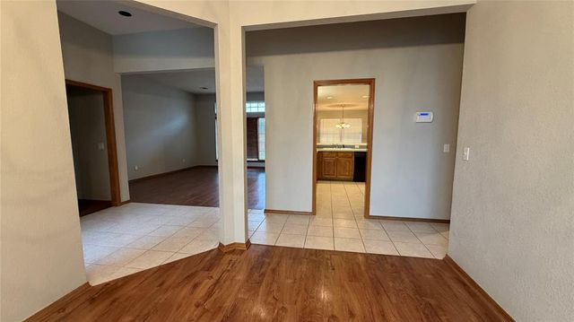 519 Sparrow Hawk Street, Edmond, OK 73003