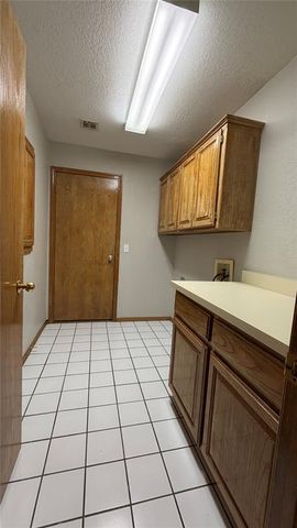 519 Sparrow Hawk Street, Edmond, OK 73003