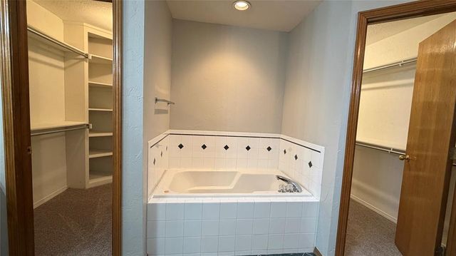 519 Sparrow Hawk Street, Edmond, OK 73003