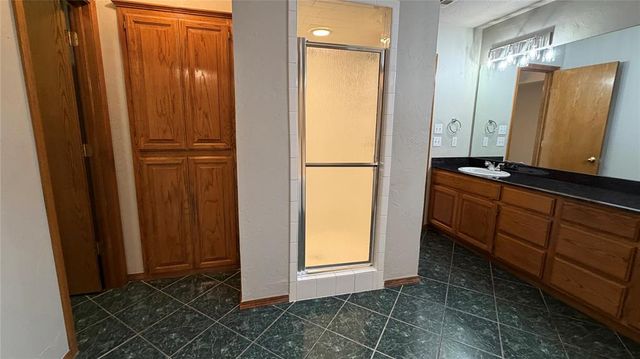 519 Sparrow Hawk Street, Edmond, OK 73003