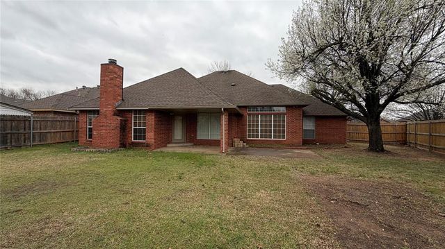 519 Sparrow Hawk Street, Edmond, OK 73003