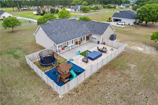 6338 Sun Dell Circle, Blackshear, GA 31516