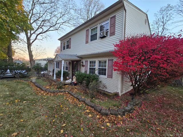21 Carriage Lane, Hillcrest, NY 10977