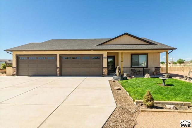 624 E Paradise Dr, Pueblo West, CO 81007
