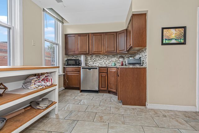 3425 N Seminary Avenue 2F, Chicago, IL 60657