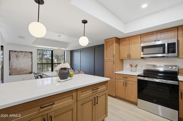 8330 N 21ST Drive J203, Phoenix, AZ 85021