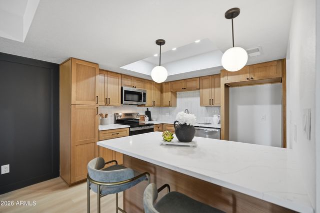 8330 N 21ST Drive J203, Phoenix, AZ 85021