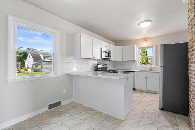 939 SHERRY STREET, Neenah, WI 54956